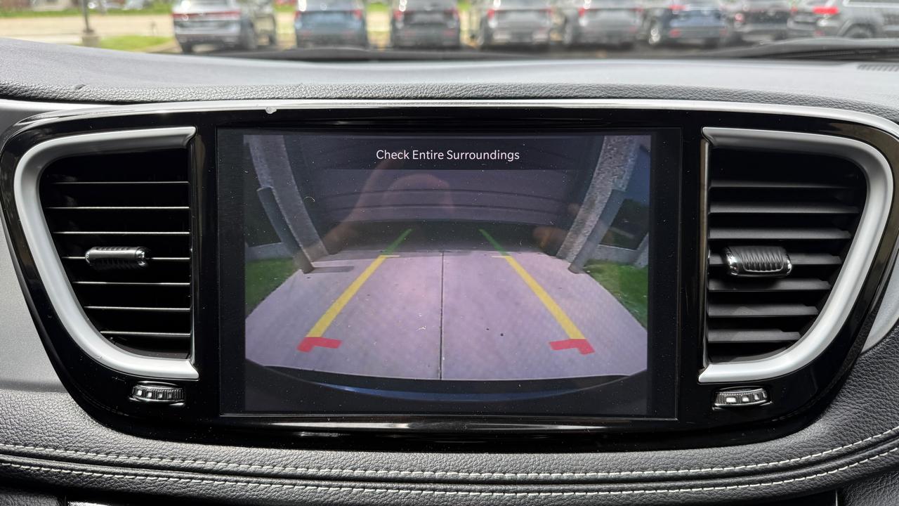 Chrysler Pacifica Limited 2025