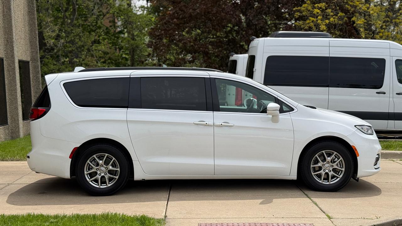 Chrysler Pacifica Touring 2022