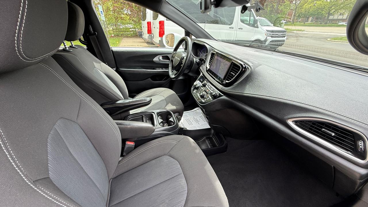 Chrysler Pacifica Touring 2022