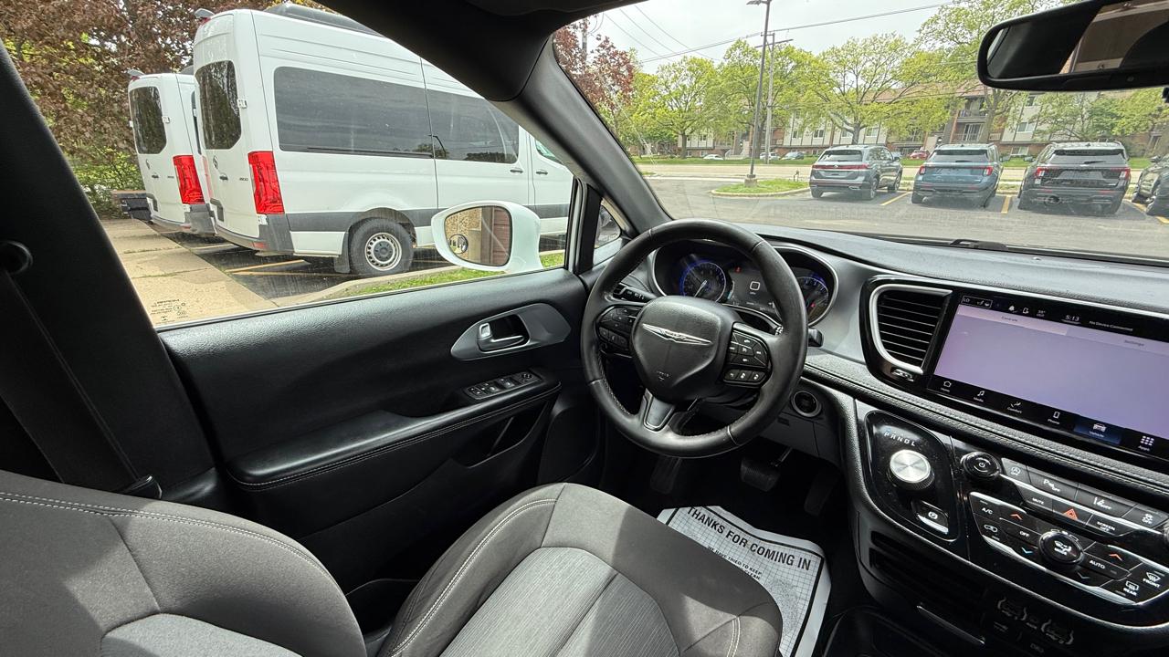 Chrysler Pacifica Touring 2022