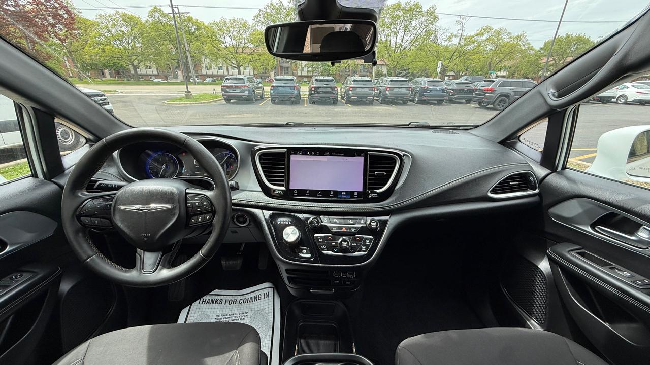 Chrysler Pacifica Touring 2022