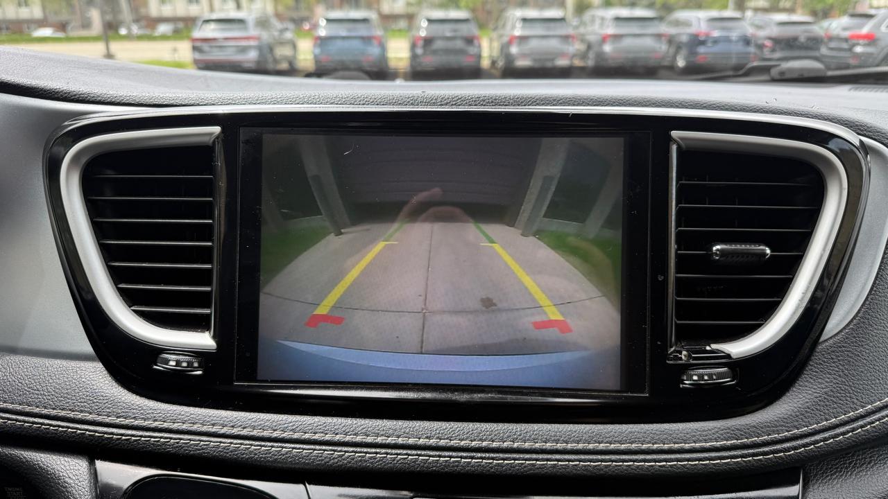 Chrysler Pacifica Touring 2022