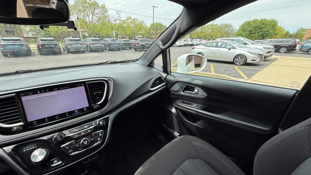 Chrysler Pacifica Touring 2022