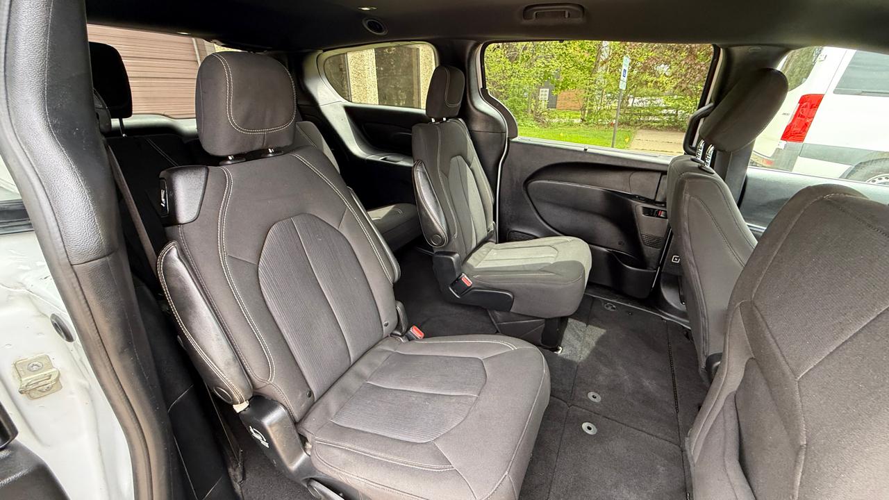 Chrysler Pacifica Touring 2022
