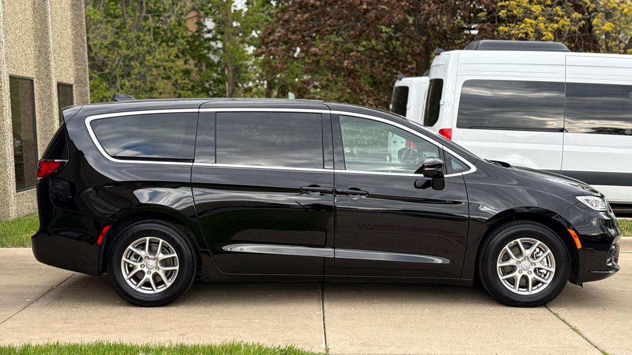 Chrysler Pacifica Select 2026