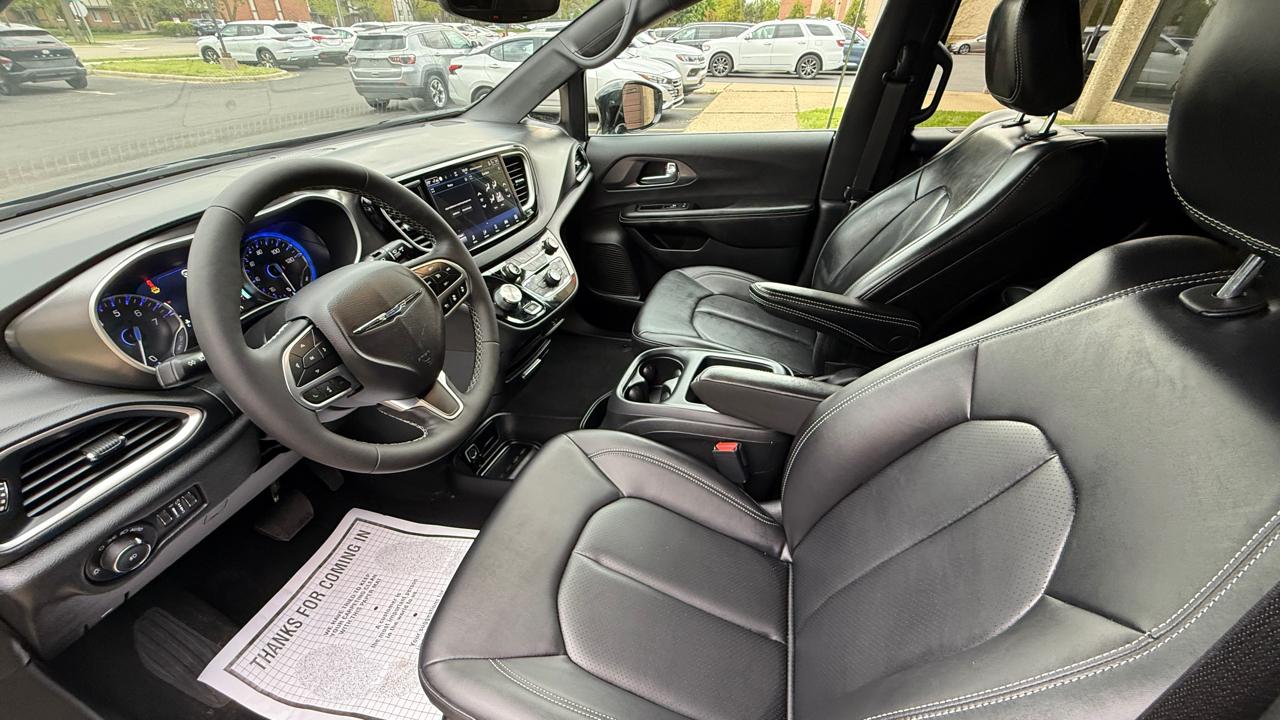 Chrysler Pacifica Select 2026