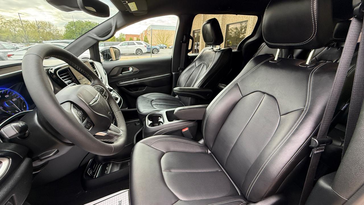 Chrysler Pacifica Select 2026