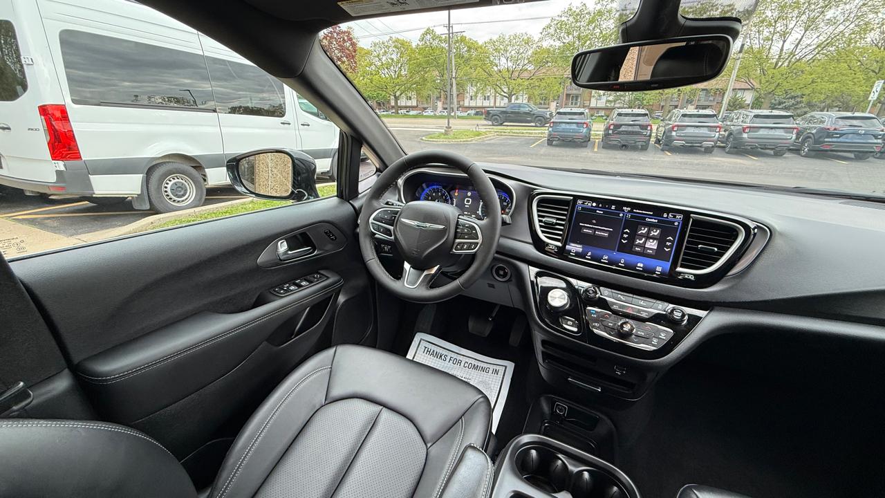 Chrysler Pacifica Select 2026