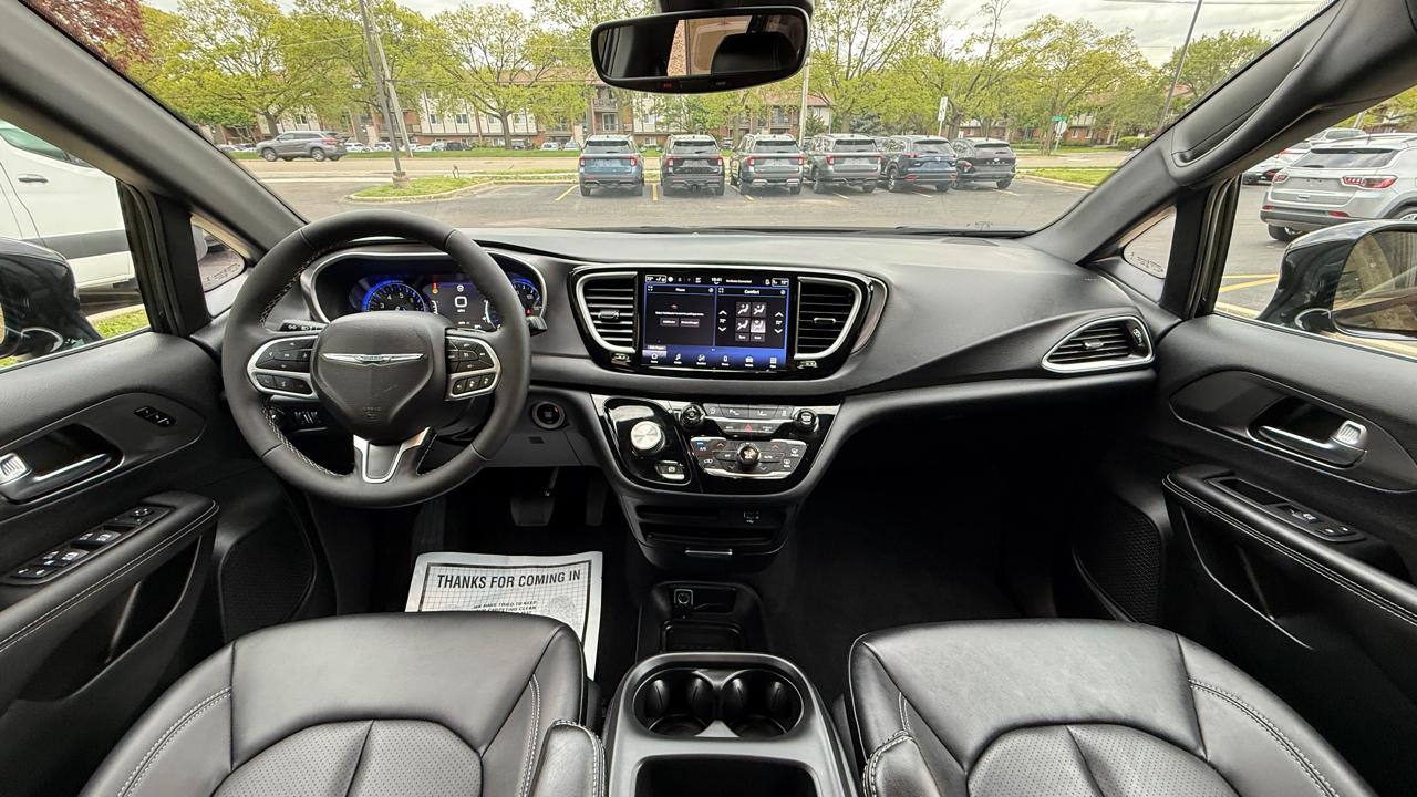Chrysler Pacifica Select 2026