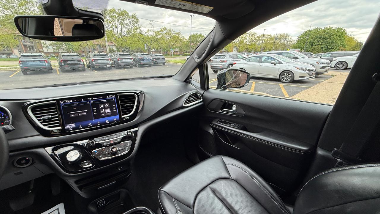 Chrysler Pacifica Select 2026