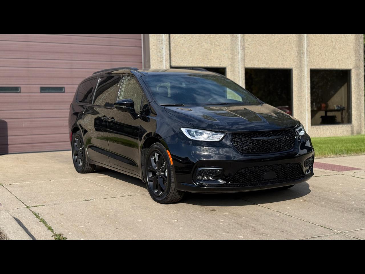 Chrysler Pacifica Limited 2025