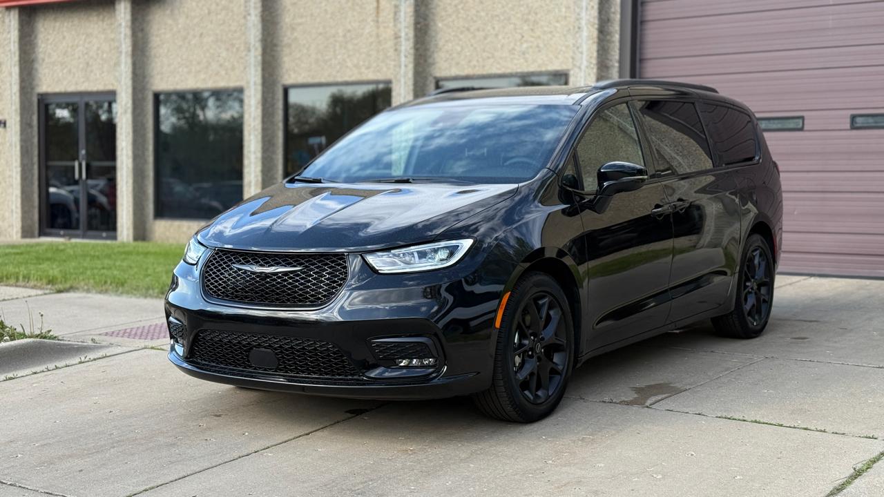 Chrysler Pacifica Limited 2025
