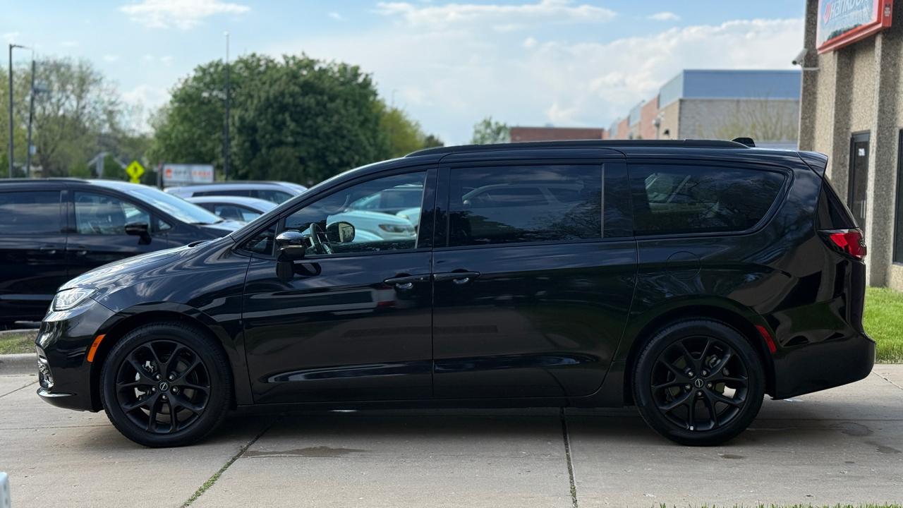 Chrysler Pacifica Limited 2025