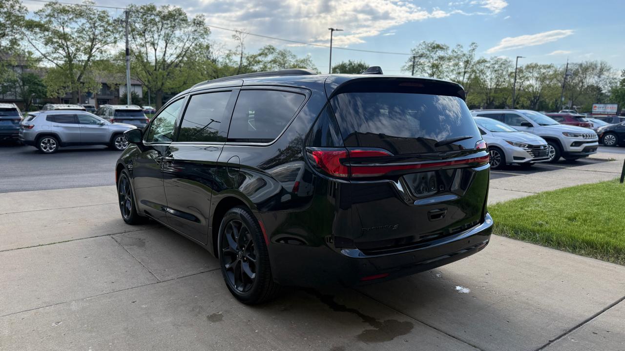 Chrysler Pacifica Limited 2025