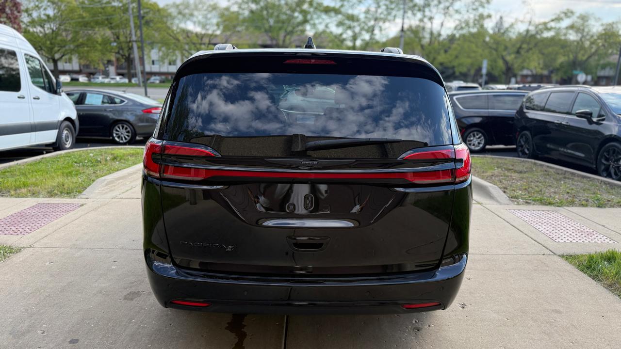 Chrysler Pacifica Limited 2025