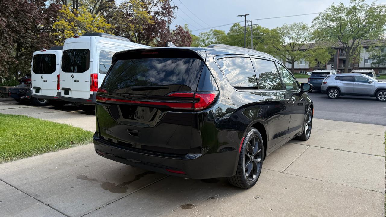 Chrysler Pacifica Limited 2025