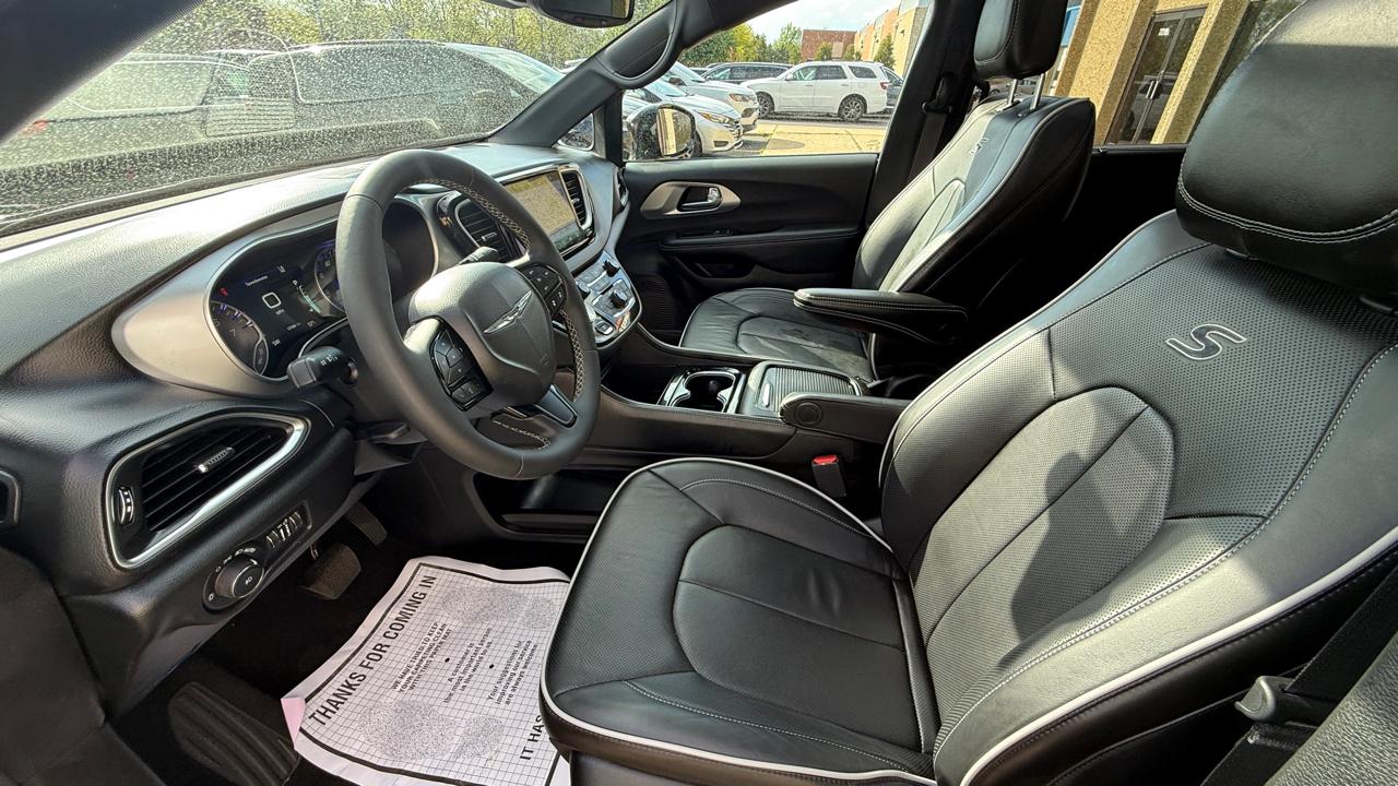 Chrysler Pacifica Limited 2025