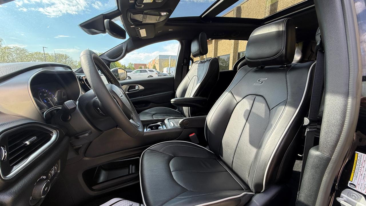 Chrysler Pacifica Limited 2025