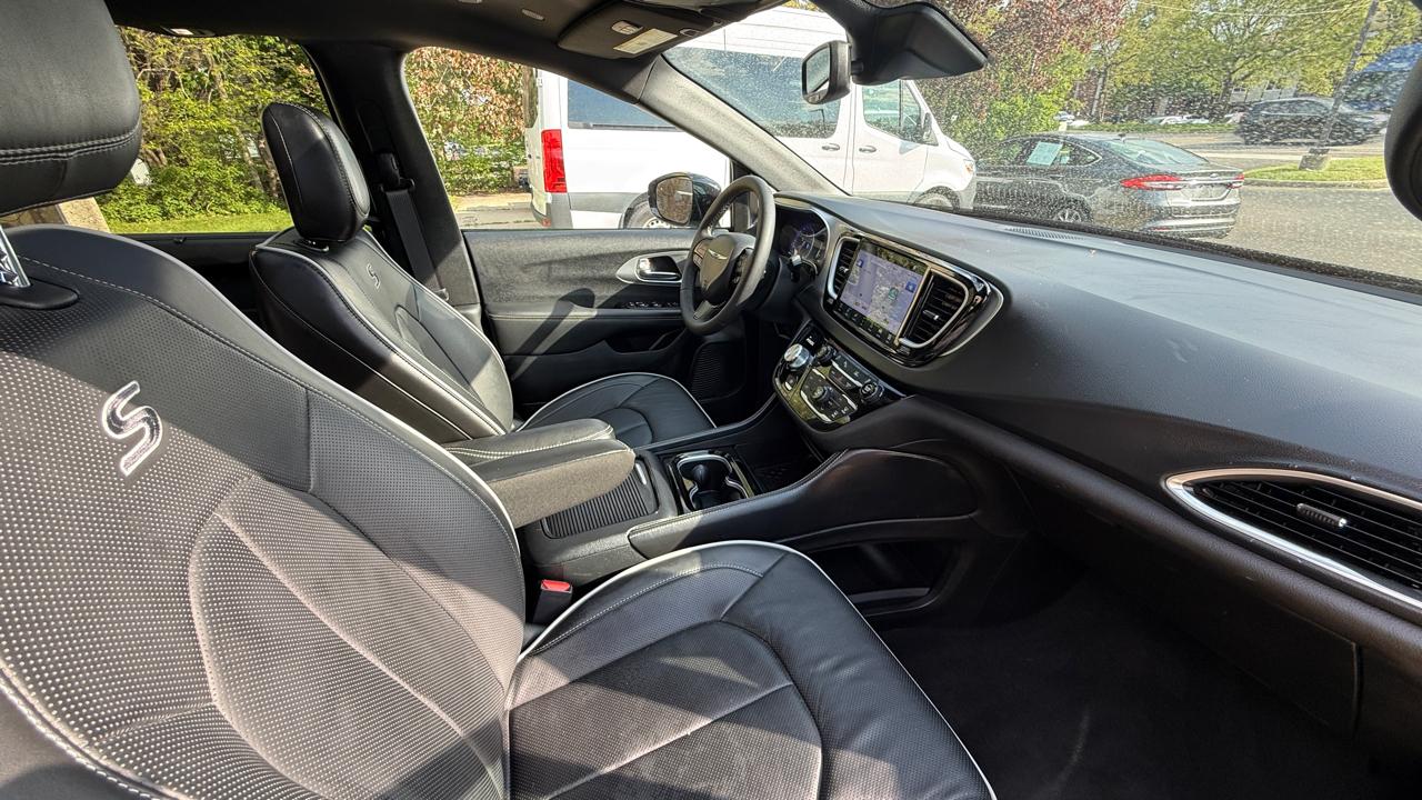 Chrysler Pacifica Limited 2025