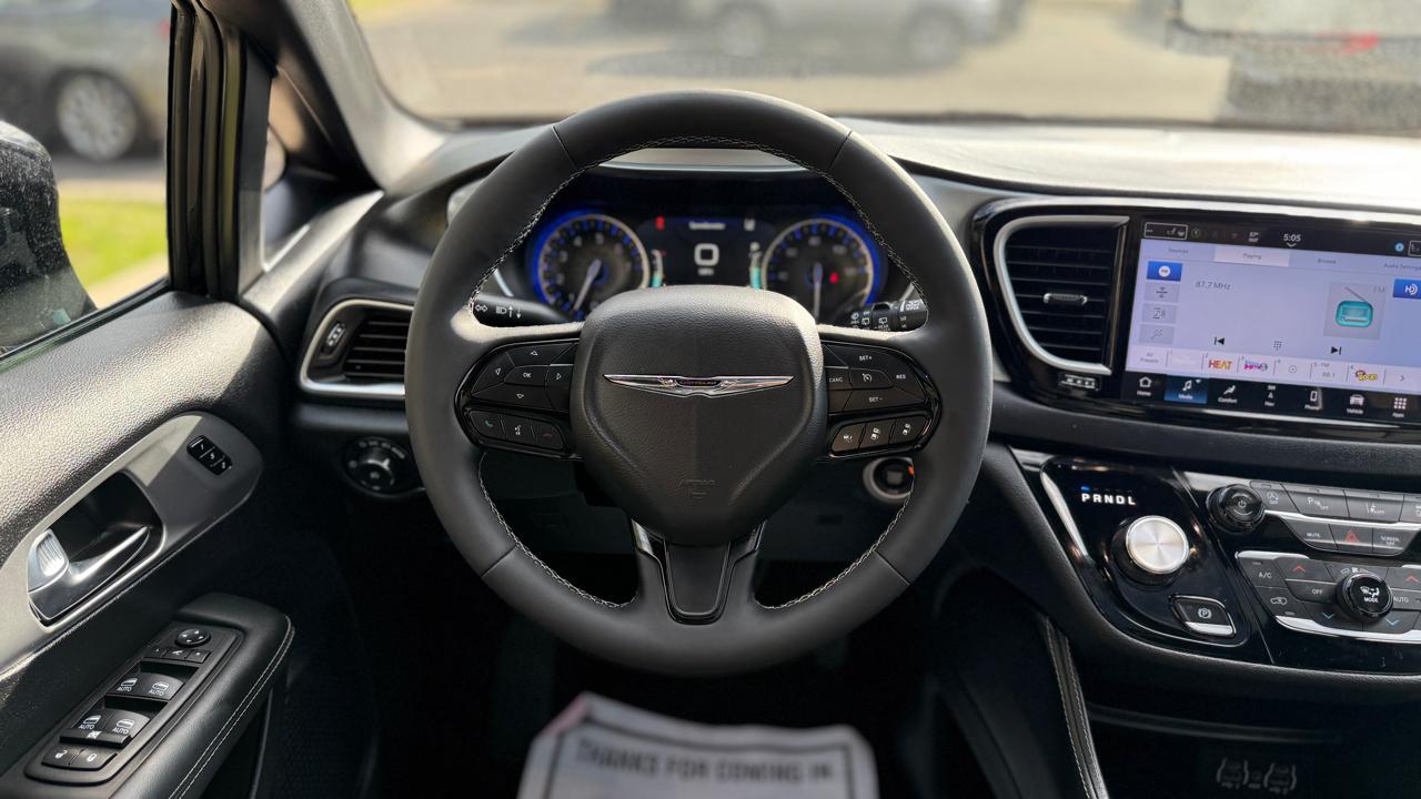 Chrysler Pacifica Limited 2025