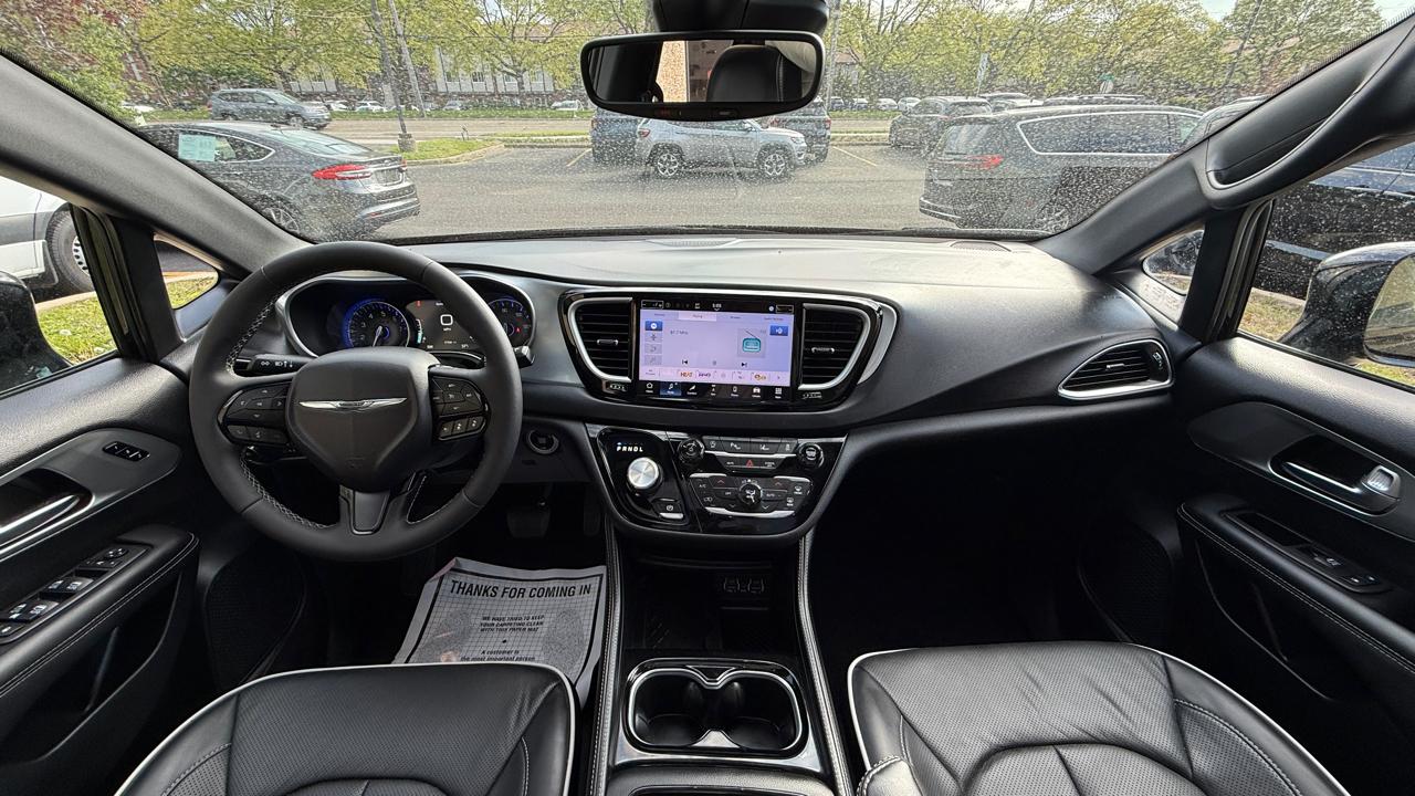 Chrysler Pacifica Limited 2025