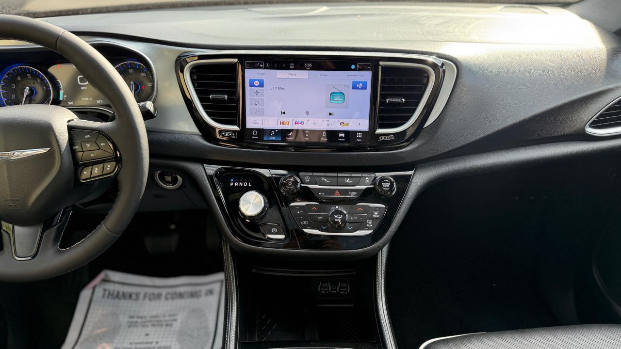 Chrysler Pacifica Limited 2025