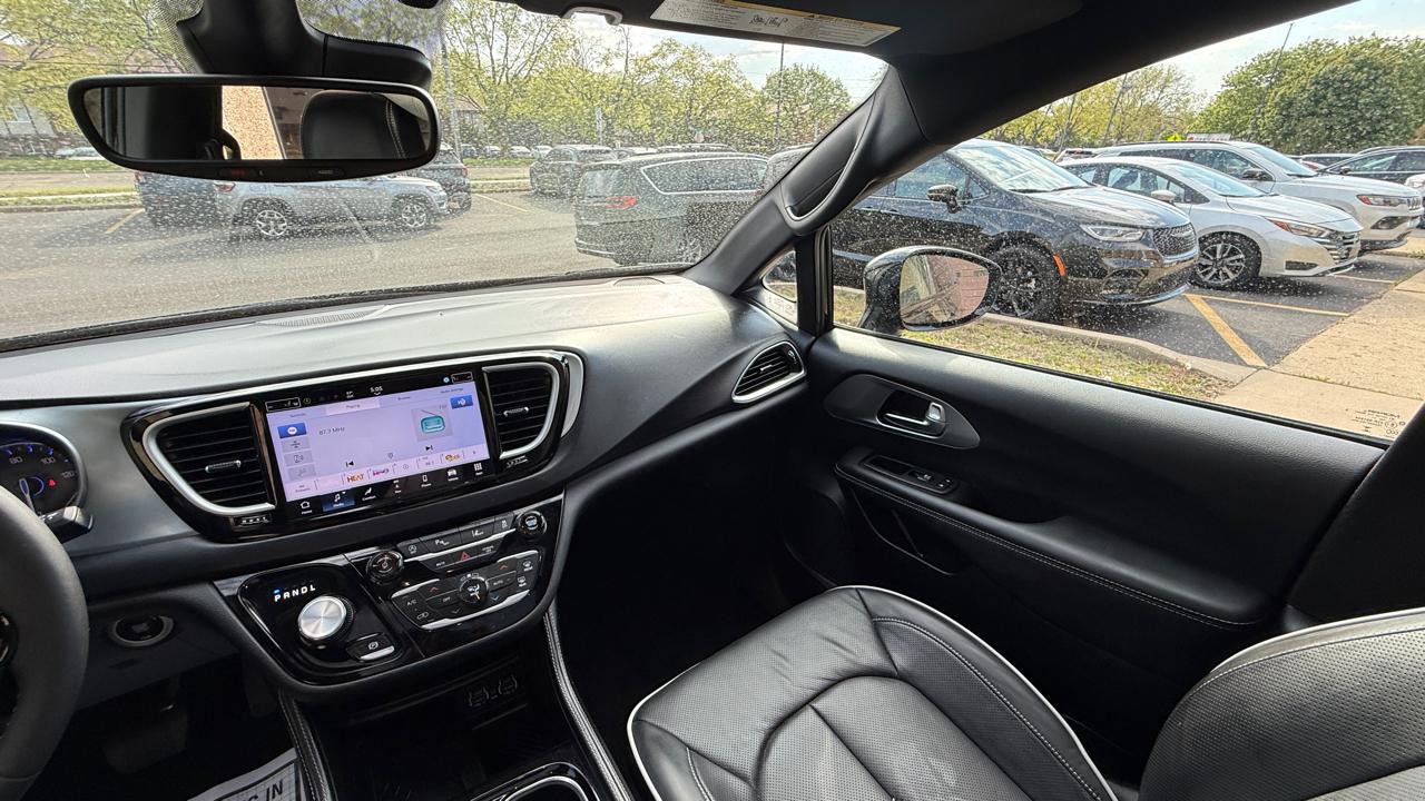Chrysler Pacifica Limited 2025