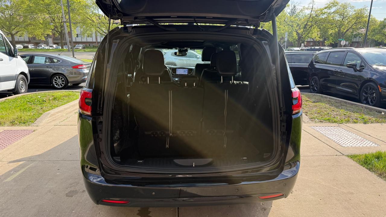 Chrysler Pacifica Limited 2025