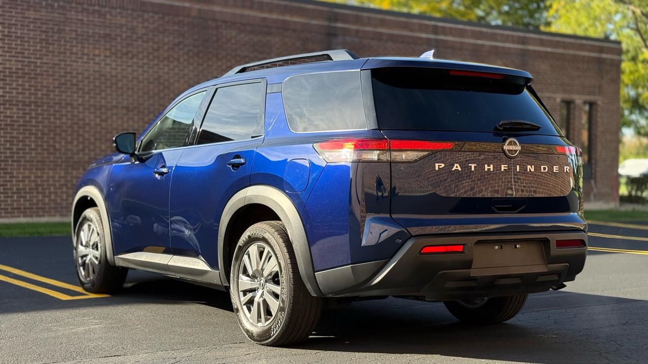 Nissan Pathfinder SV 2025