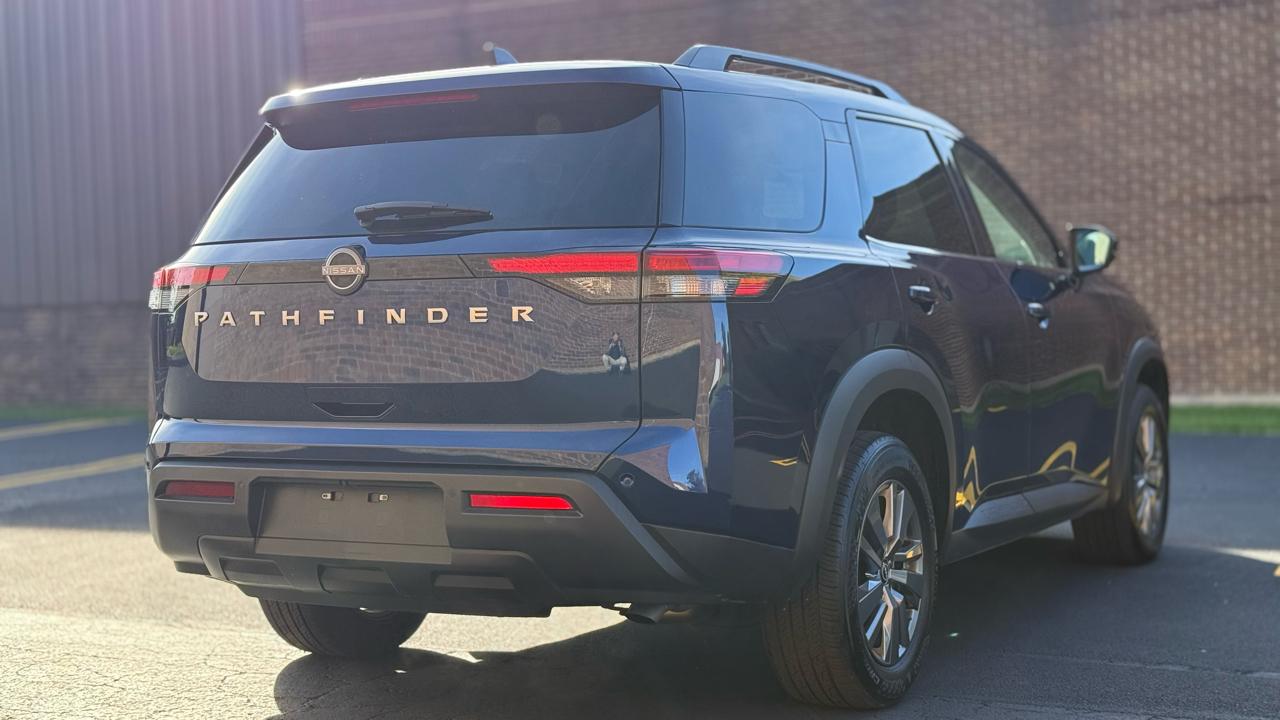 Nissan Pathfinder SV 2025