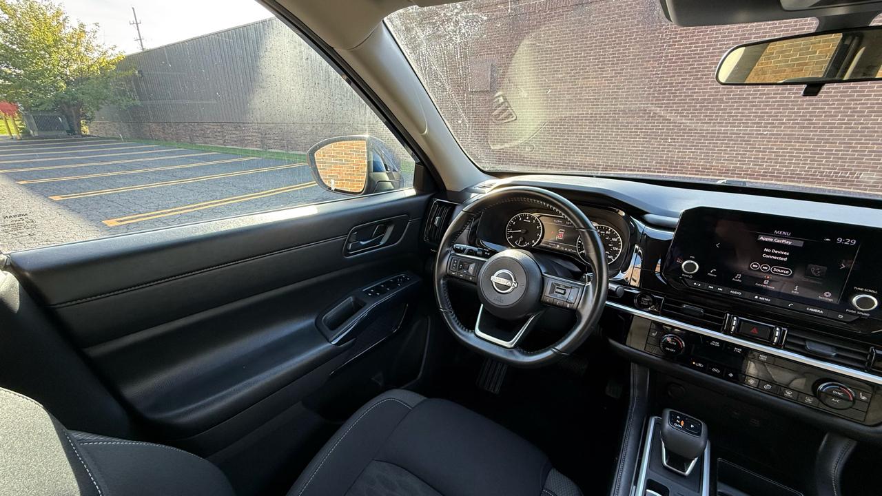 Nissan Pathfinder SV 2025