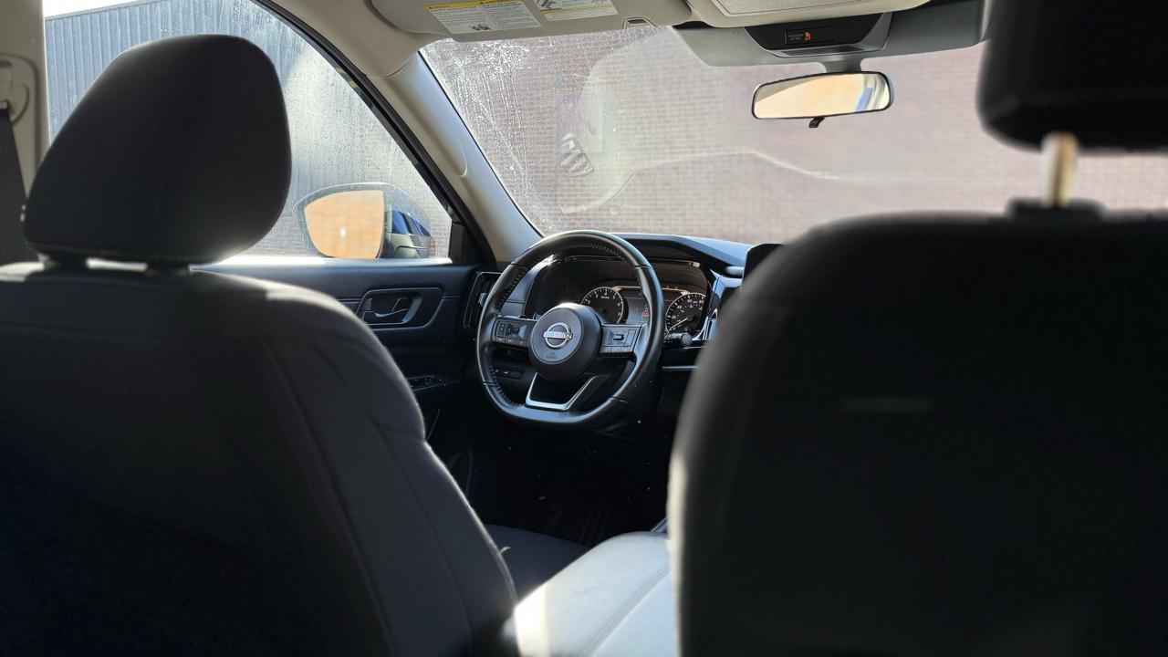 Nissan Pathfinder SV 2025
