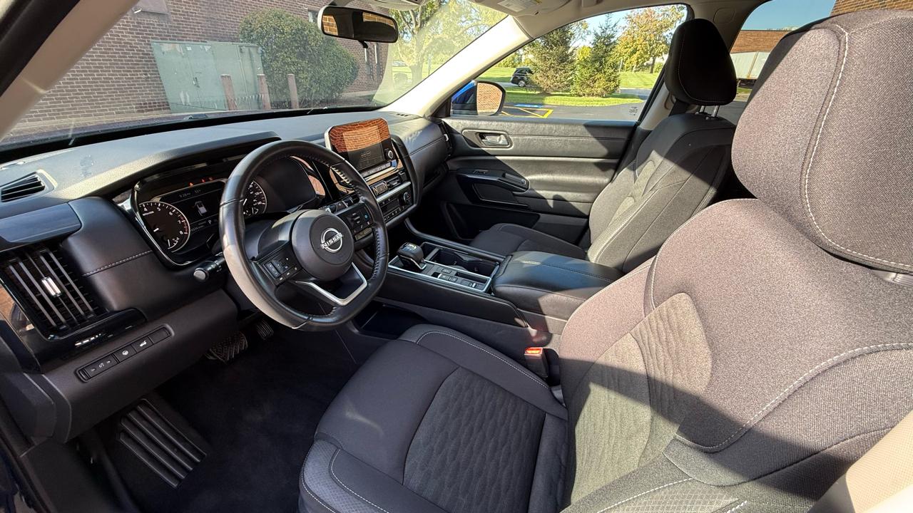 Nissan Pathfinder SV 2025