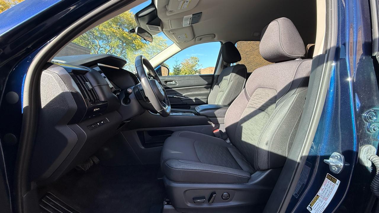 Nissan Pathfinder SV 2025