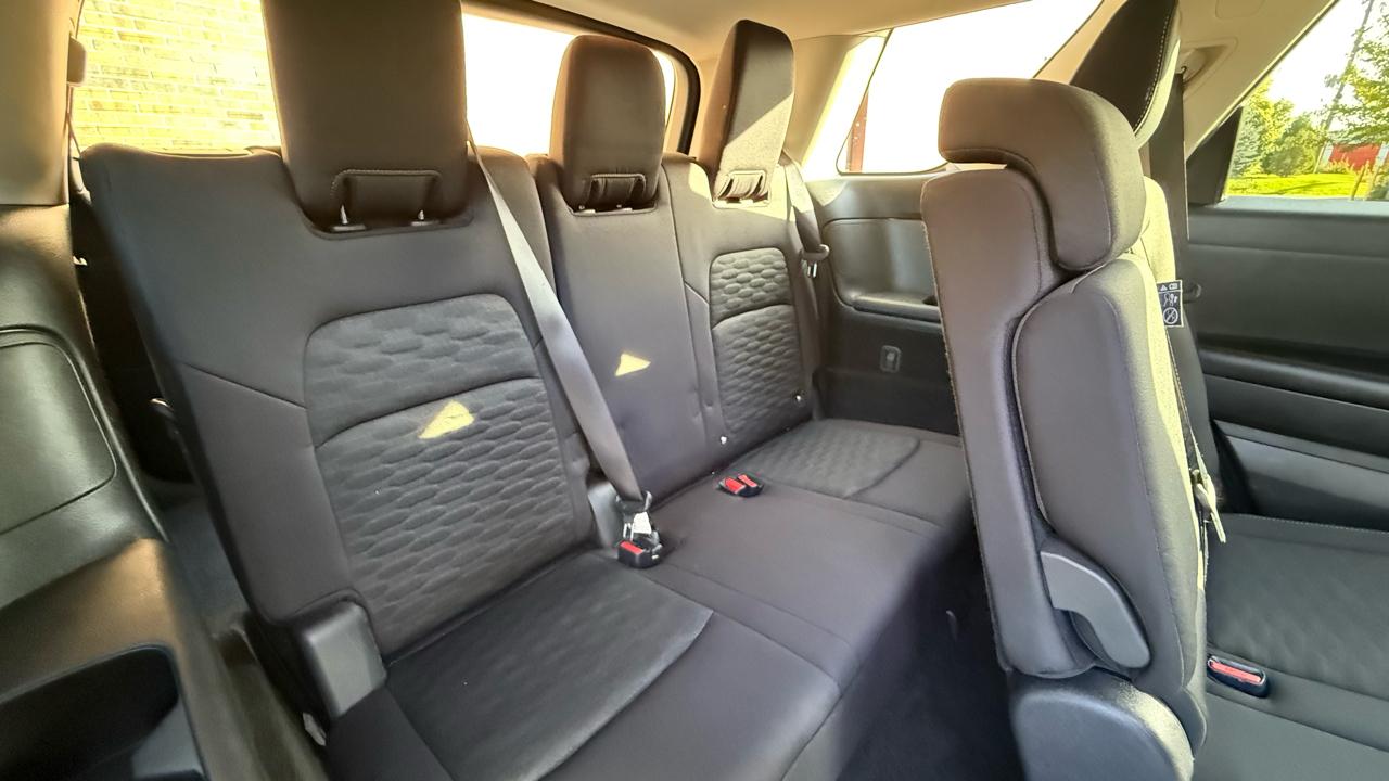 Nissan Pathfinder SV 2025