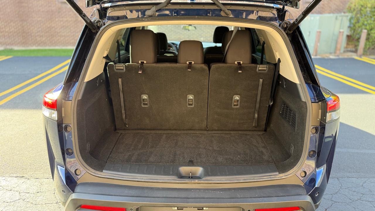 Nissan Pathfinder SV 2025