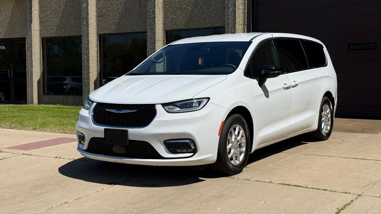 Chrysler Pacifica Select 2025