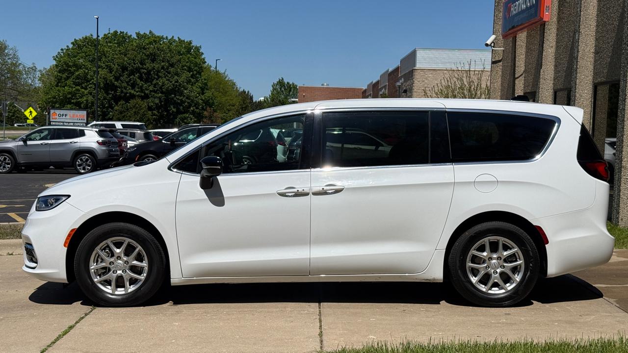 Chrysler Pacifica Select 2025