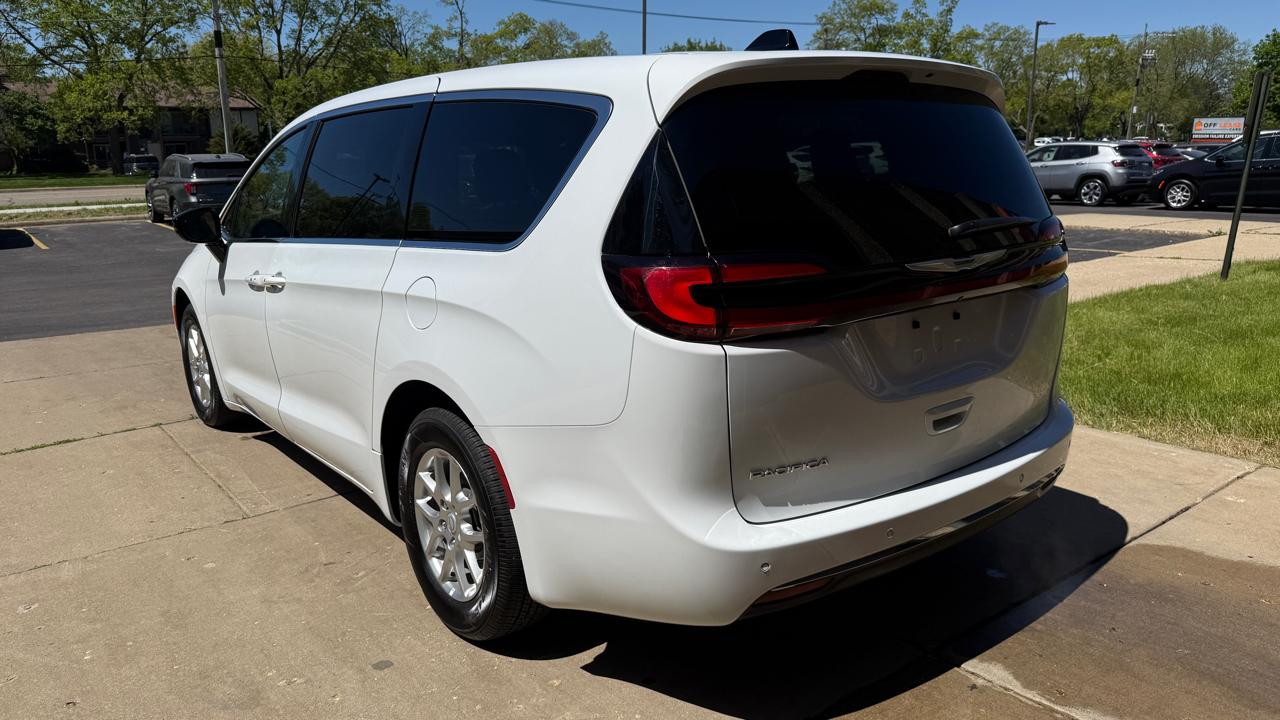 Chrysler Pacifica Select 2025