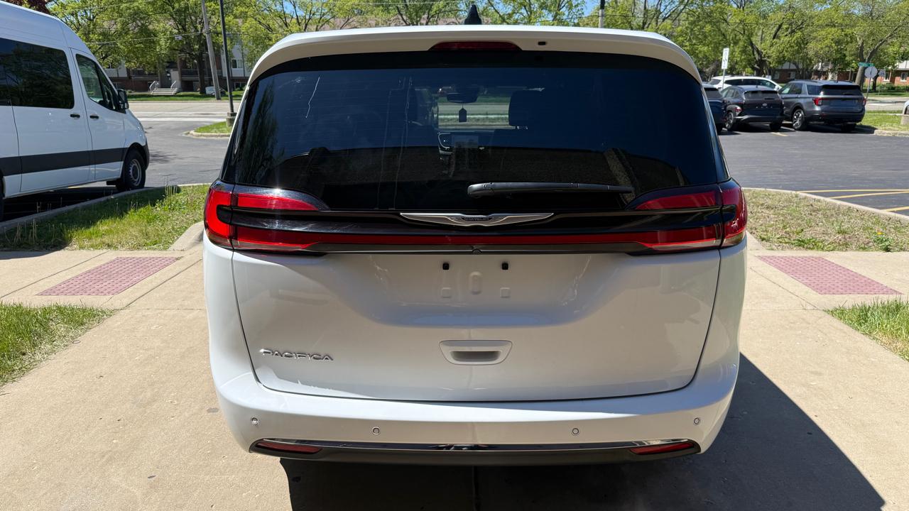Chrysler Pacifica Select 2025
