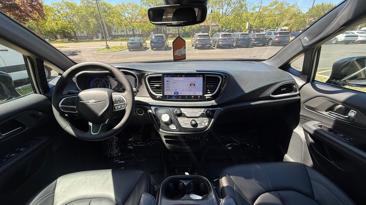 Chrysler Pacifica Select 2025