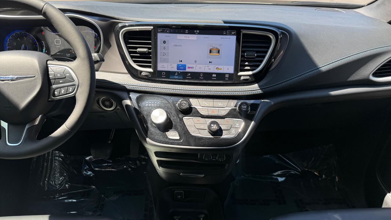Chrysler Pacifica Select 2025