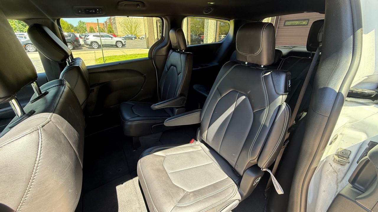 Chrysler Pacifica Select 2025
