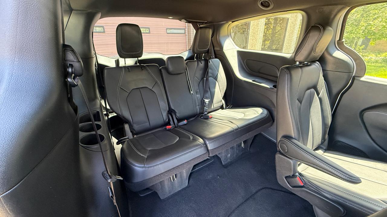 Chrysler Pacifica Select 2025