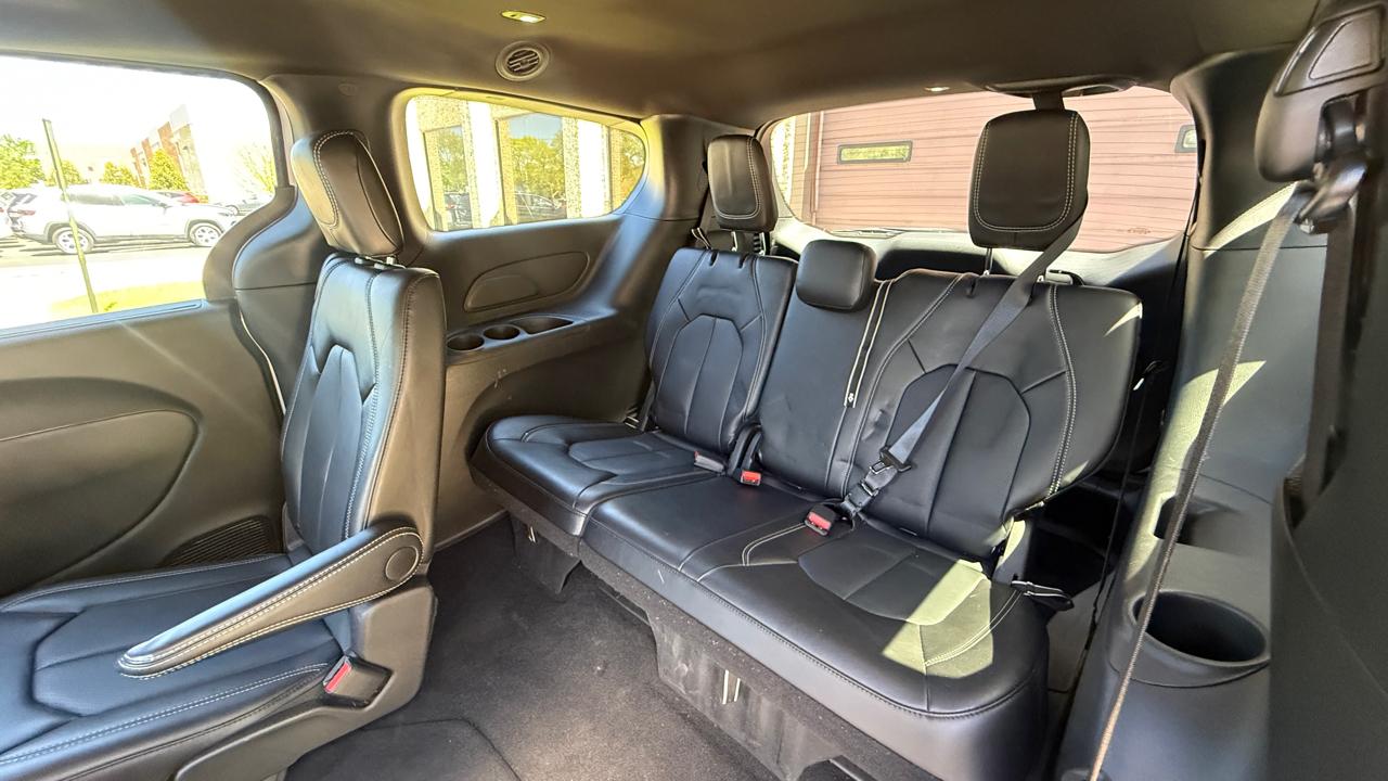 Chrysler Pacifica Select 2025