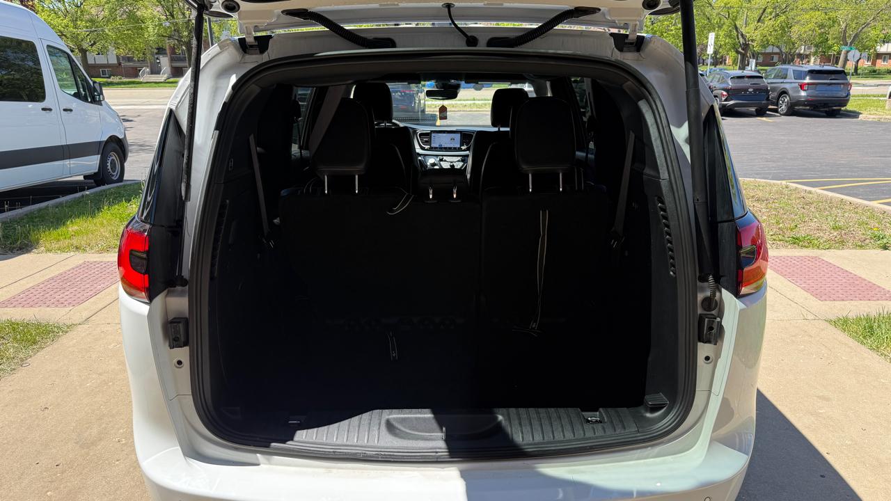 Chrysler Pacifica Select 2025