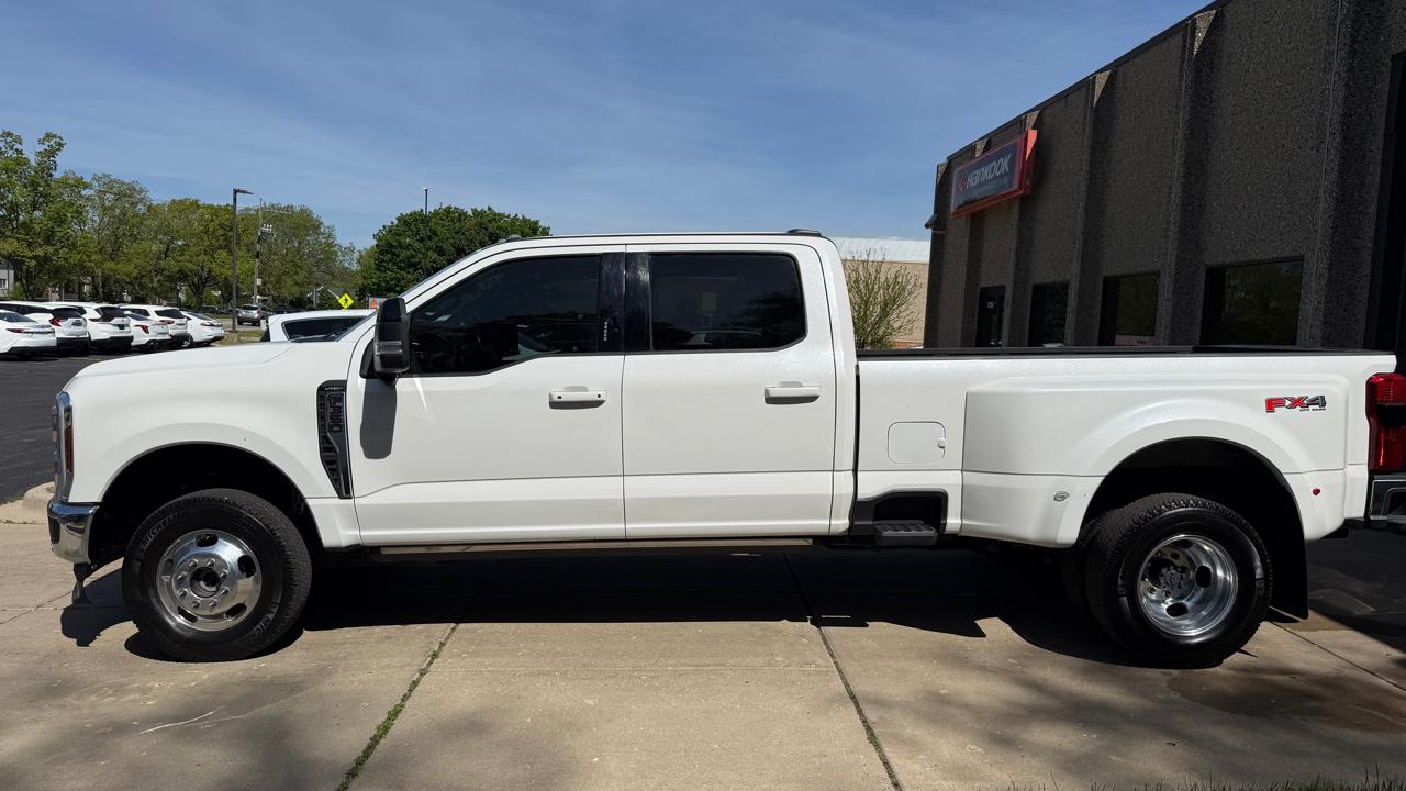 Ford F-350 SD King Ranch Crew Cab Long Bed DRW 4WD 2024