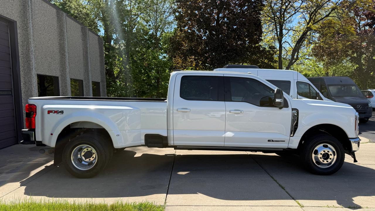 Ford F-350 SD King Ranch Crew Cab Long Bed DRW 4WD 2024