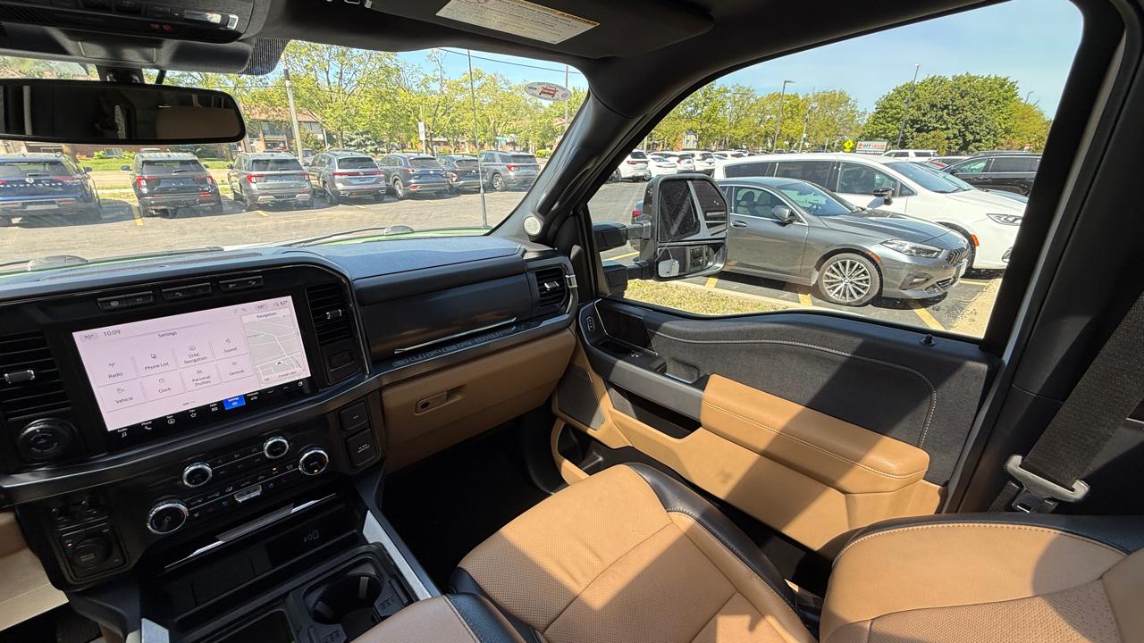 Ford F-350 SD King Ranch Crew Cab Long Bed DRW 4WD 2024