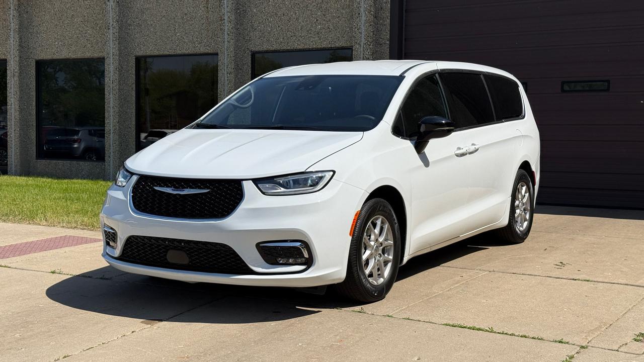 Chrysler Pacifica Select 2026